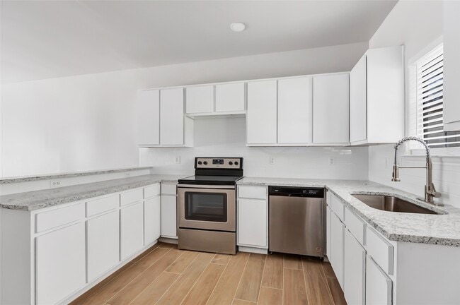 Building Photo - 10445 Wicklowe St