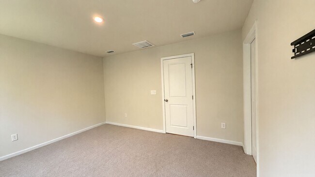 Building Photo - 2044 Petersen Way