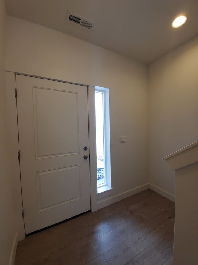 Building Photo - 522 Bedrock Loop