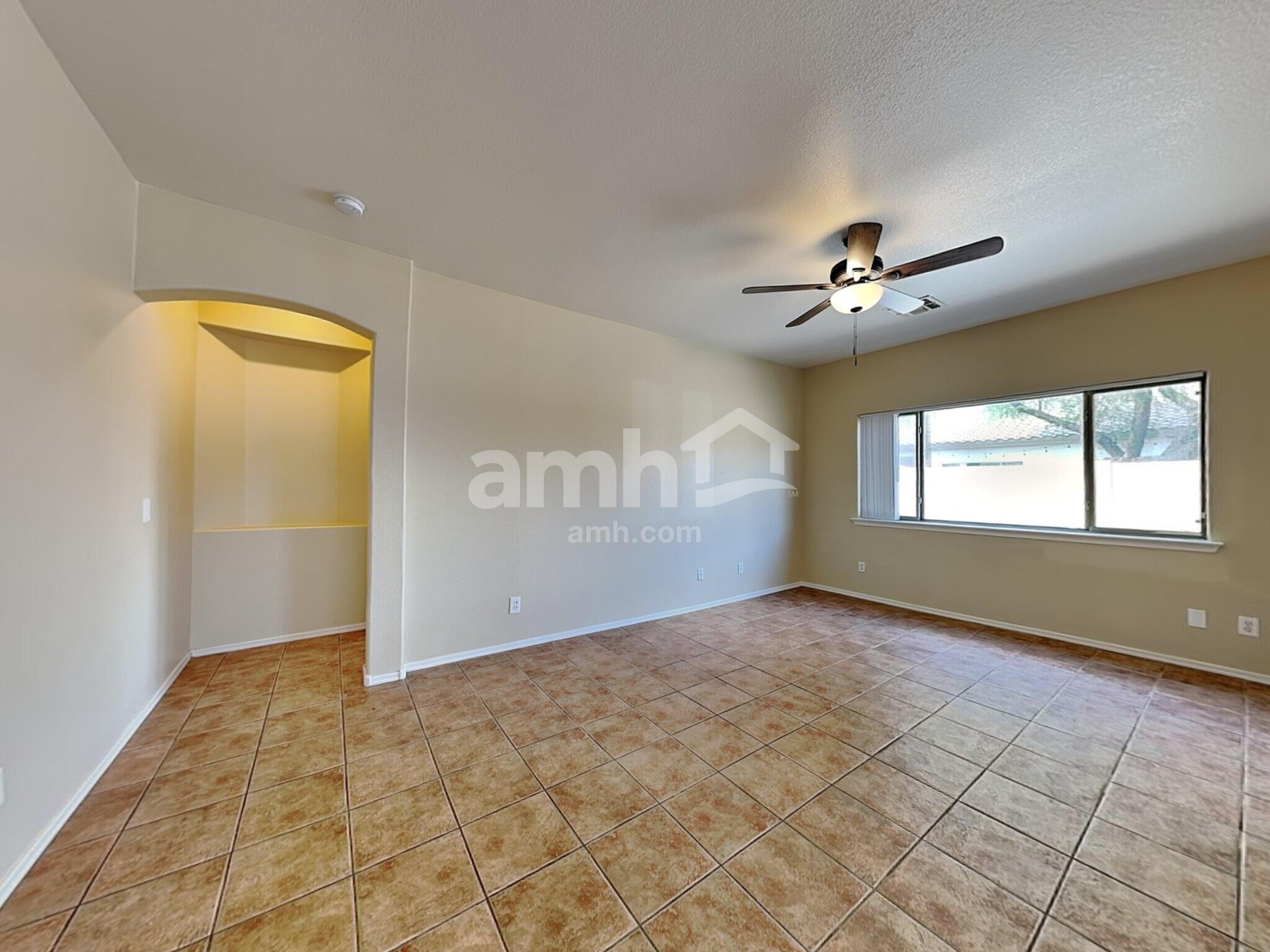 Building Photo - 11852 W Cambridge Ave