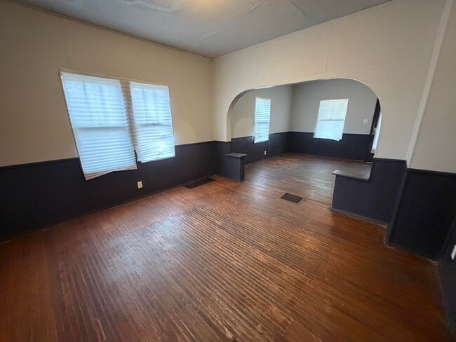 Building Photo - 129 Griffin-S