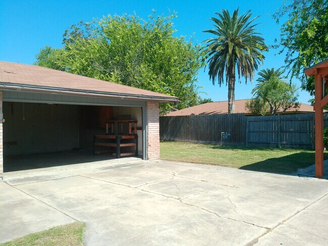 Building Photo - 1822 Volga Dr