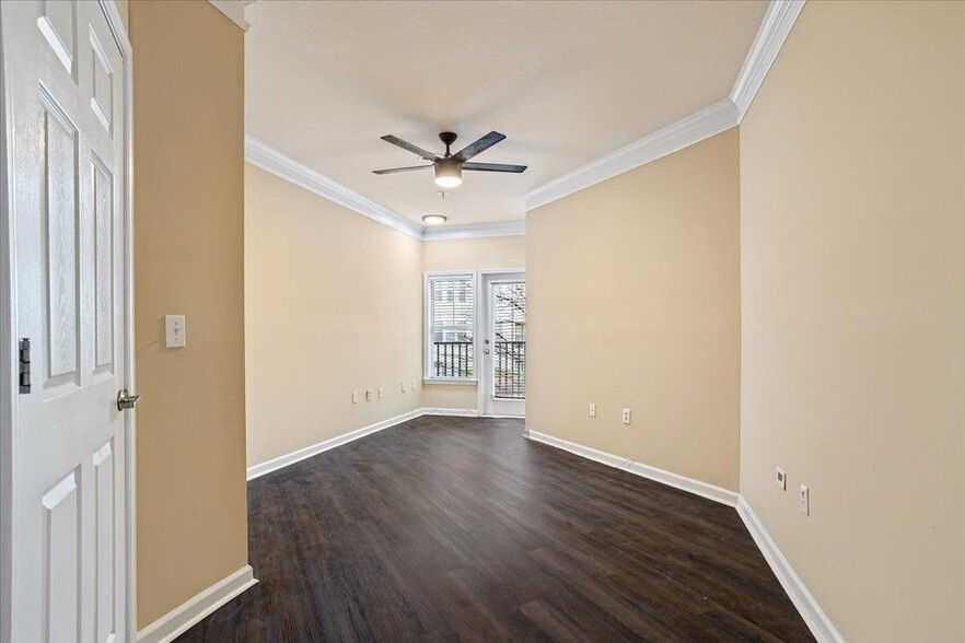 Building Photo - 1850 Cotillion Dr