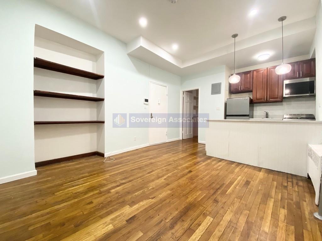 Building Photo - 240 W 104th St