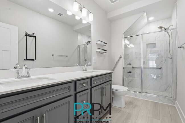 Building Photo - 2 Thornfield Dr