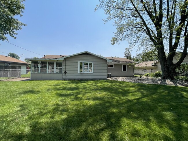 Primary Photo - 2928 Coventry Ave