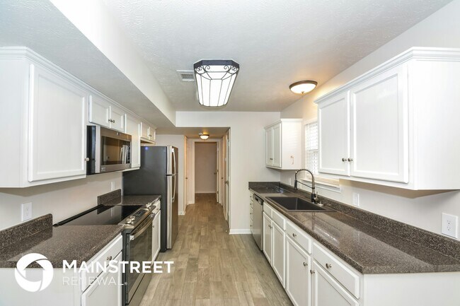 Building Photo - 1313 S Hampton Ct