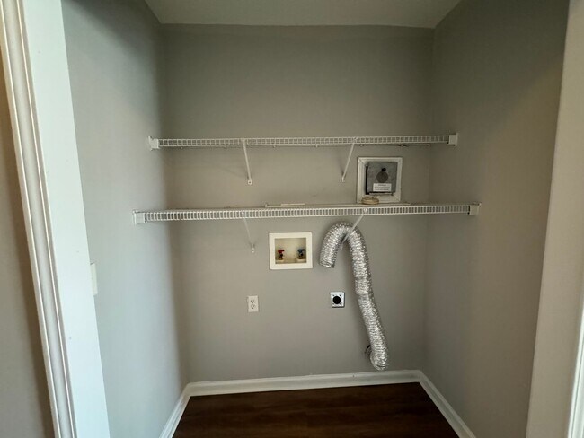 Building Photo - Renovated Townhome in Live Oak.  Available mid January.