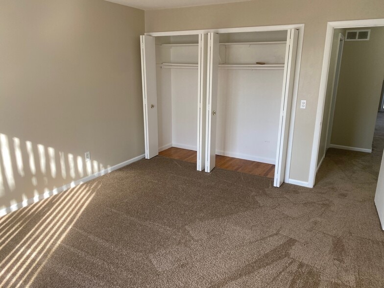 Bedroom 1b - 16150 N Park Dr