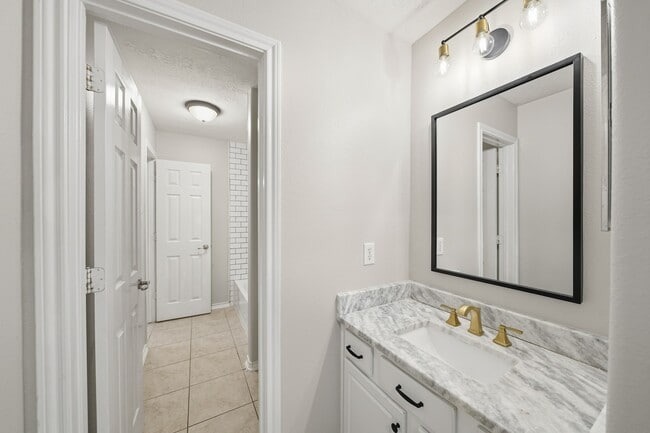 Building Photo - 11811 Misty Peak Ln