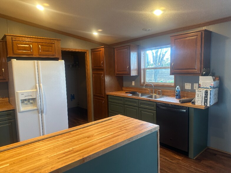 Building Photo - 3805 Rock Creek Terrace