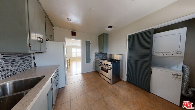 Building Photo - 1754 Glendon Ave
