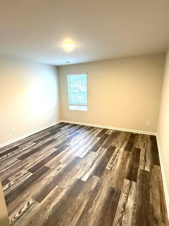 Building Photo - Stunning 3BR 2.5BA Home in Mooresville • 2 Car Garage