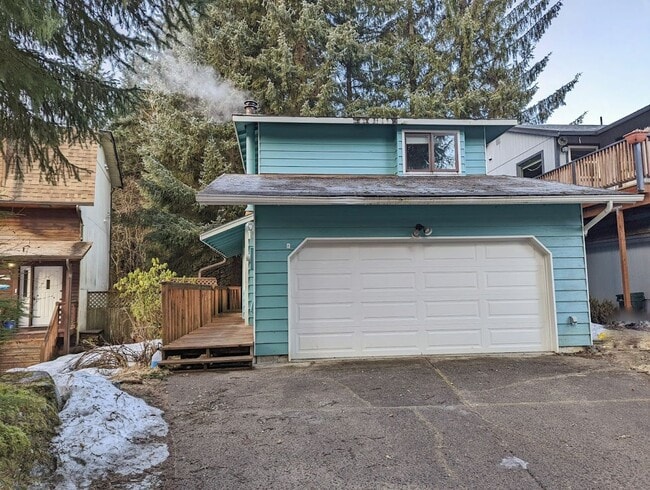 Building Photo - Backloop Sgl Fam Home, 3BD/2BA, Pet Friendly, 2 Car Garage