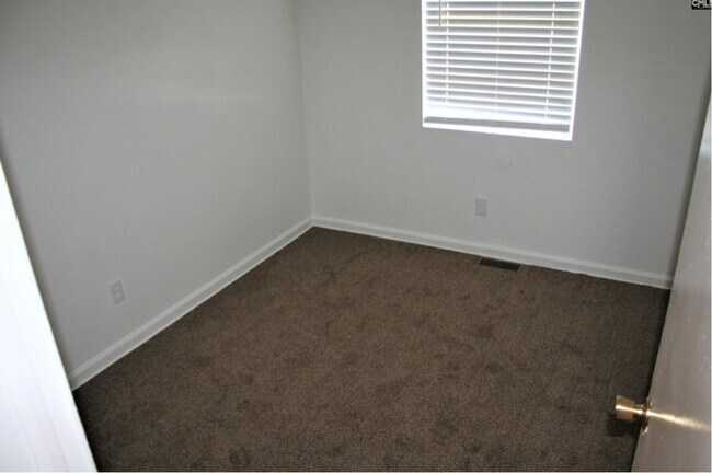 Building Photo - 3 Bedroom 1 Bath with Carport- Section 8 A...