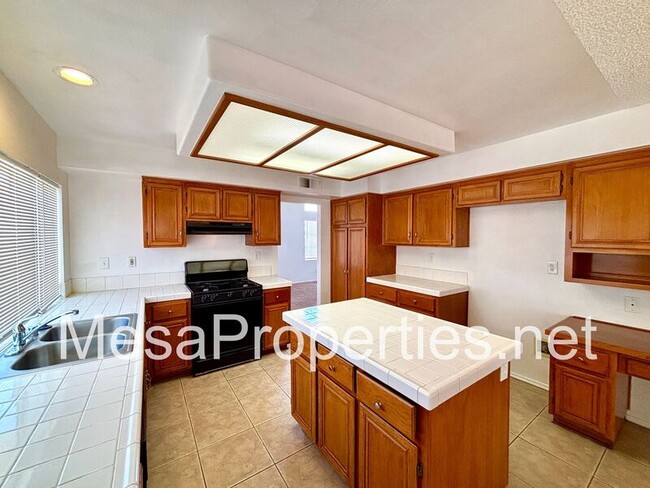 Building Photo - 14581 King Canyon Rd