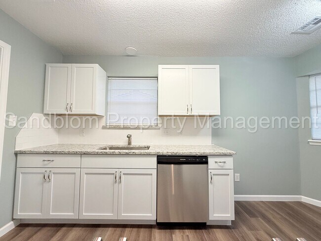 Building Photo - For Lease | Pratville | Available Now!