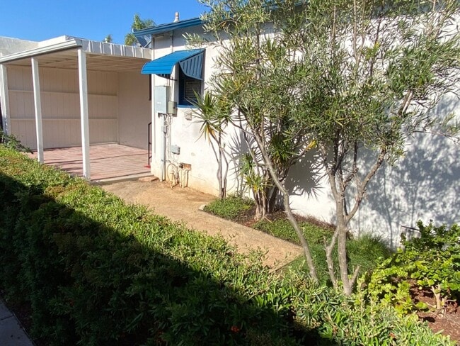 Building Photo - 4570 Winona Ave