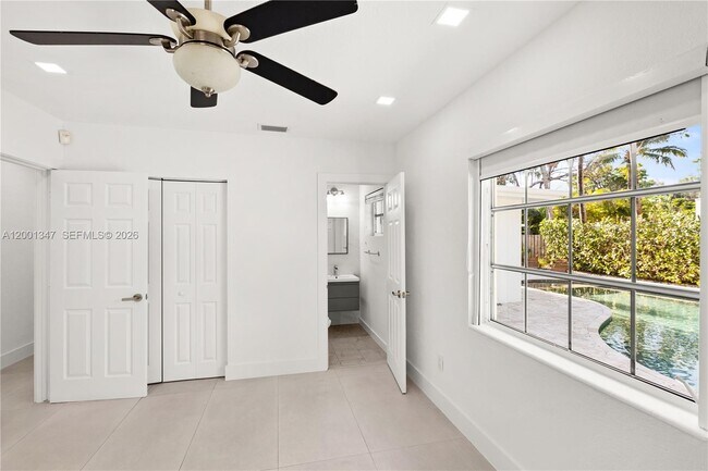 Building Photo - 6605 SW 61st St