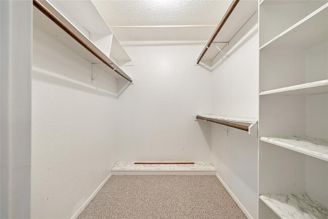 Building Photo - 1714 Shadowview Dr