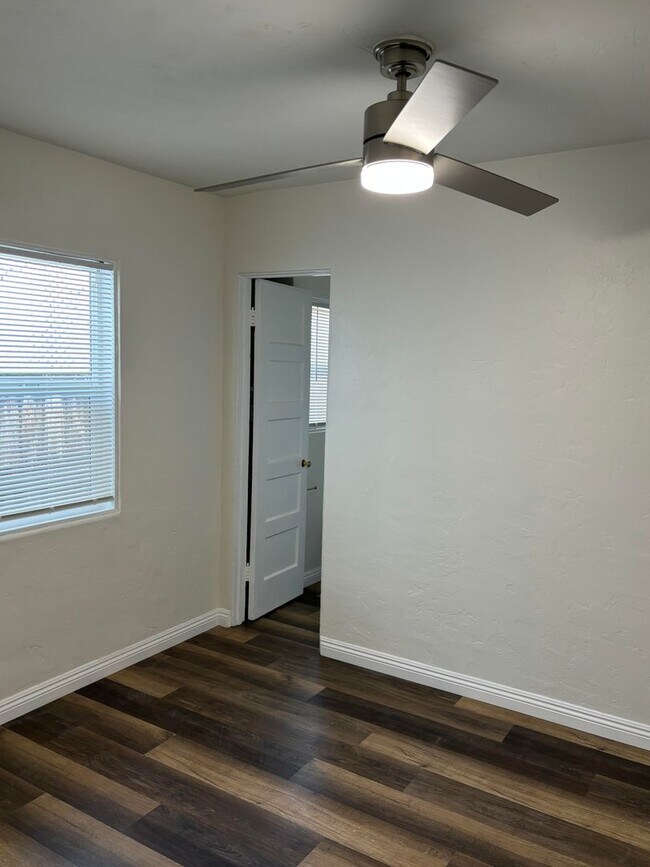 Building Photo - Beautifully renovated 2 bedroom 2 bath home w/ all utilities included!