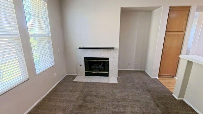 Building Photo - 1800 E Lakeshore Dr