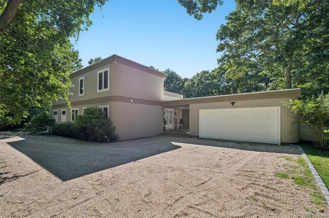 Building Photo - 14 Woodland Ln