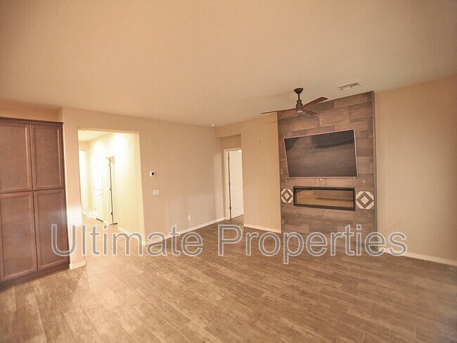 Building Photo - 18752 N 51st Dr