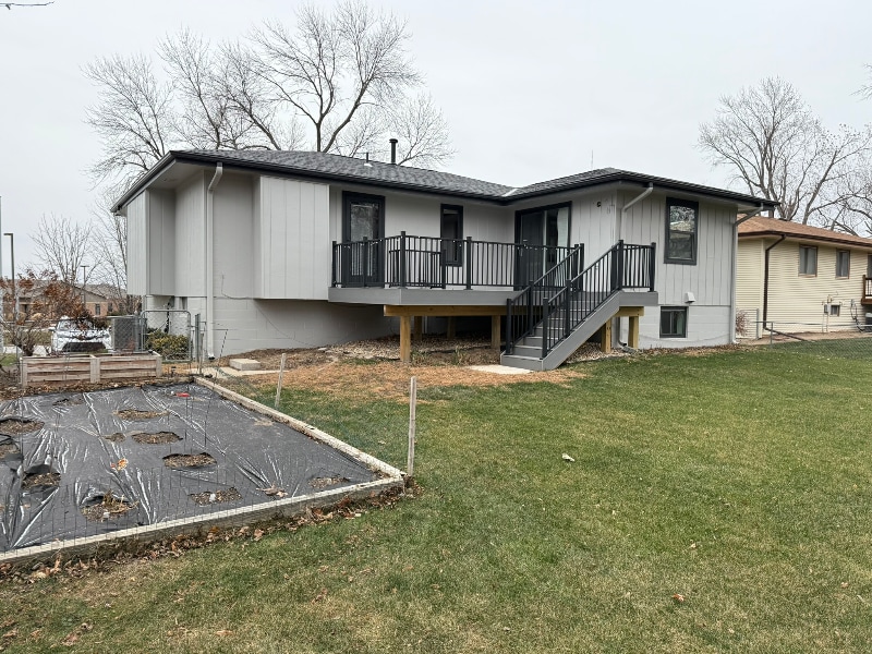 Building Photo - 221 E Glenmore Dr