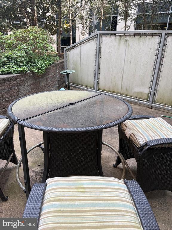 Building Photo - 777 7th St NW