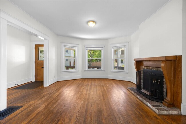 Building Photo - 15-17-17 Roosevelt St