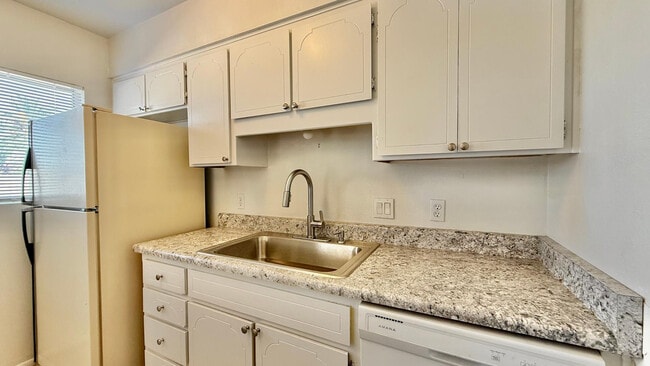 Building Photo - 12602 N 21st Ave