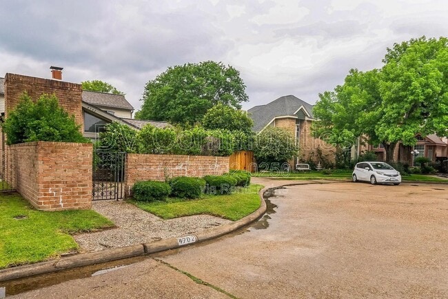 Building Photo - 4702 N Cashel Cir