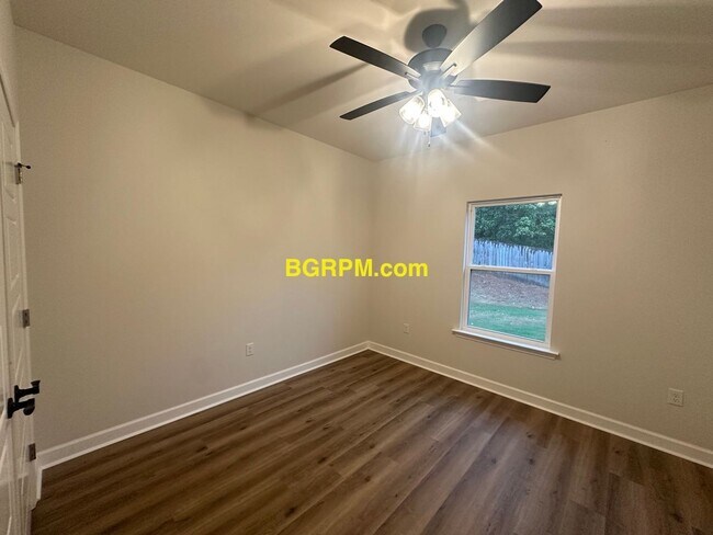 Building Photo - 4 BD 2 BA