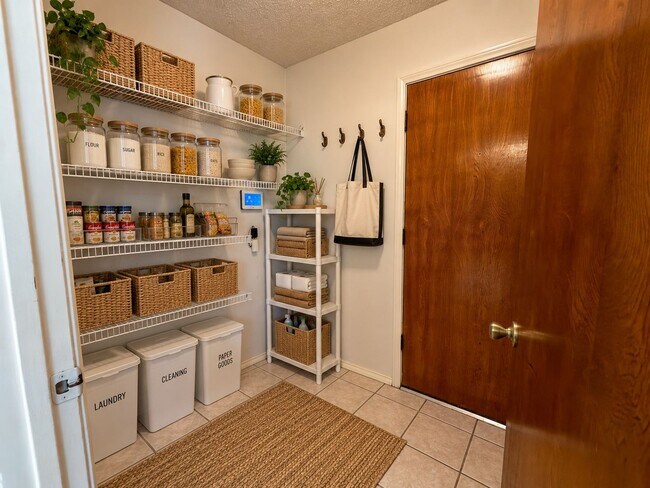 Building Photo - 520 Sumac Pl