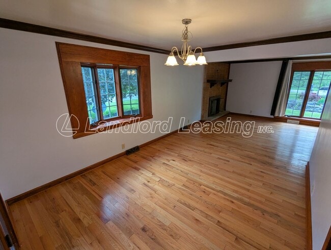 Building Photo - Spacious Split-Level Home in Columbia Stat...