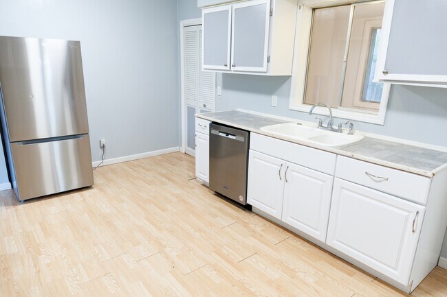 kitchen - 246 Lake Heights