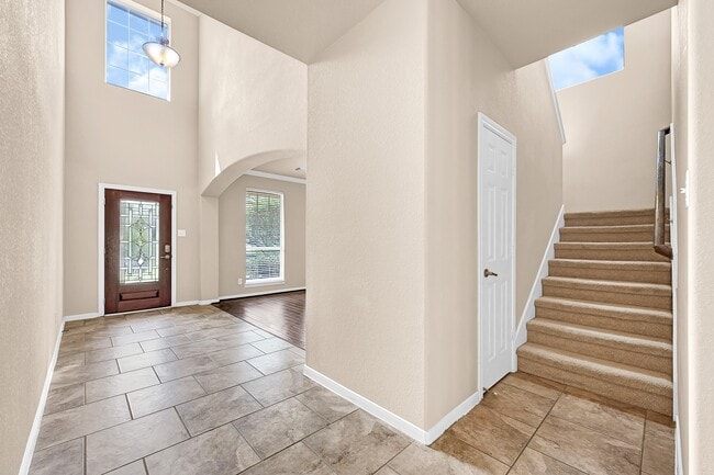 Building Photo - 130 S Vershire Cir