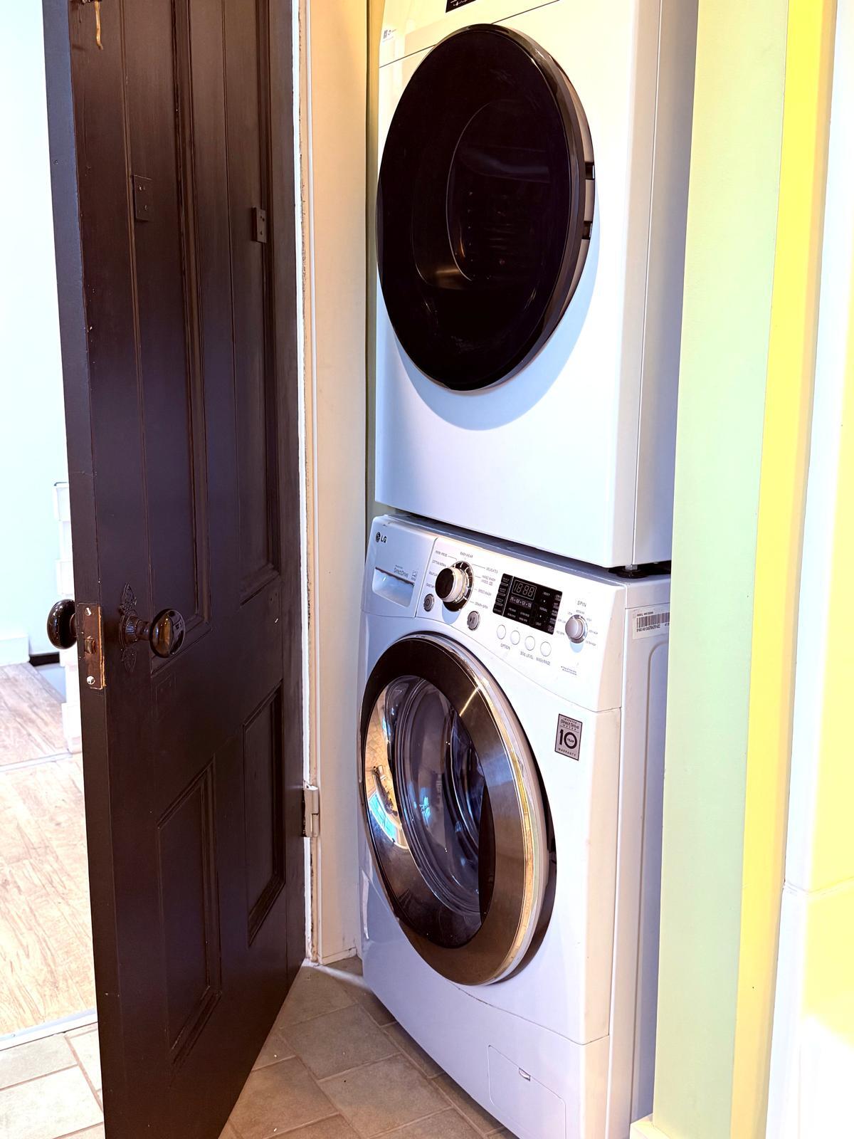 Building Photo - 163 Broadway