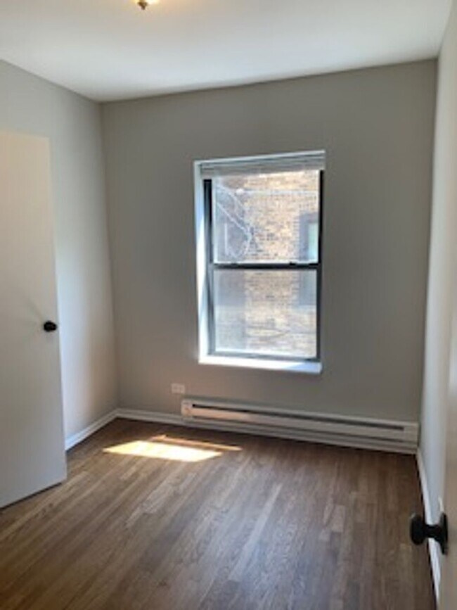 Building Photo - Rogers Park Three Bedroom/Two Bath New Renovation