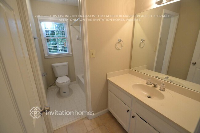 Building Photo - 2862 Wynford Dr S W
