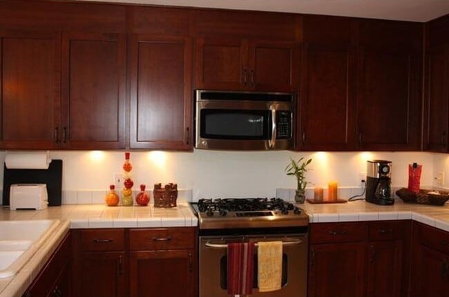 Building Photo - Large Carlsbad Townhouse, 2 Primary Bedroo...