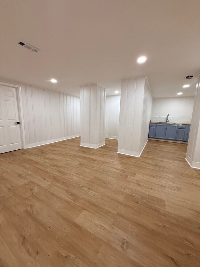 Building Photo - Completely renovated 5-bedroom, 3-bathroom home in the highly desirable Dalraida