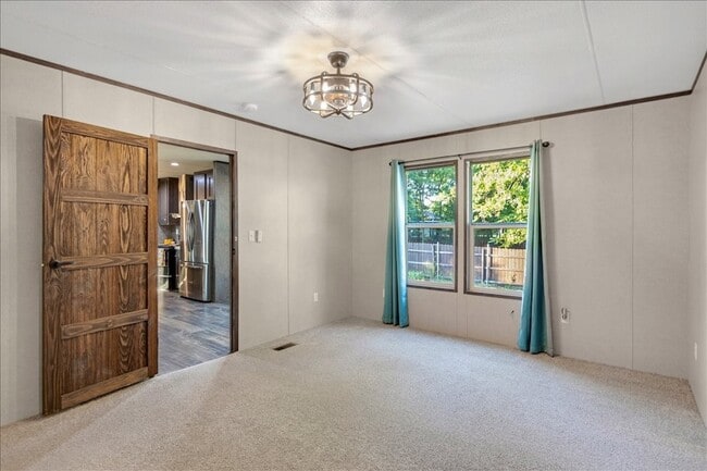 Building Photo - 409 Willow Dr