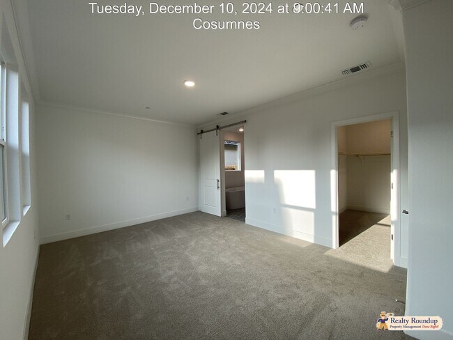 Building Photo - 4197 Crossroads Wy