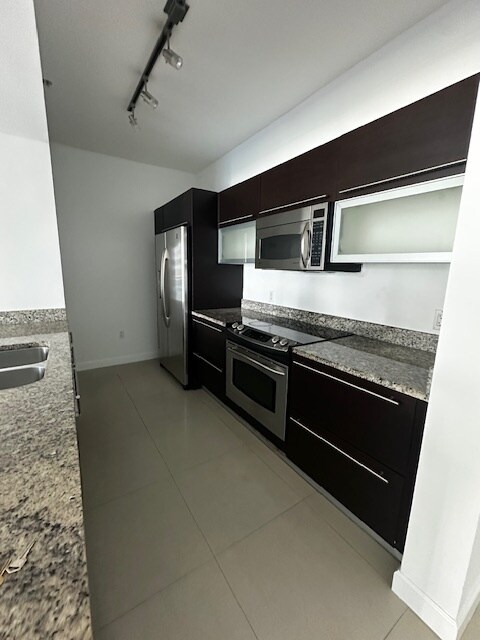 Building Photo - 950 Brickell Bay Dr