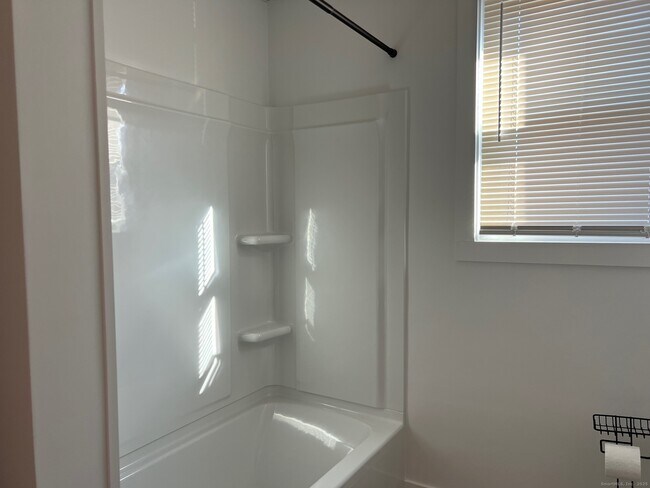 Building Photo - 77 Windsor Ave