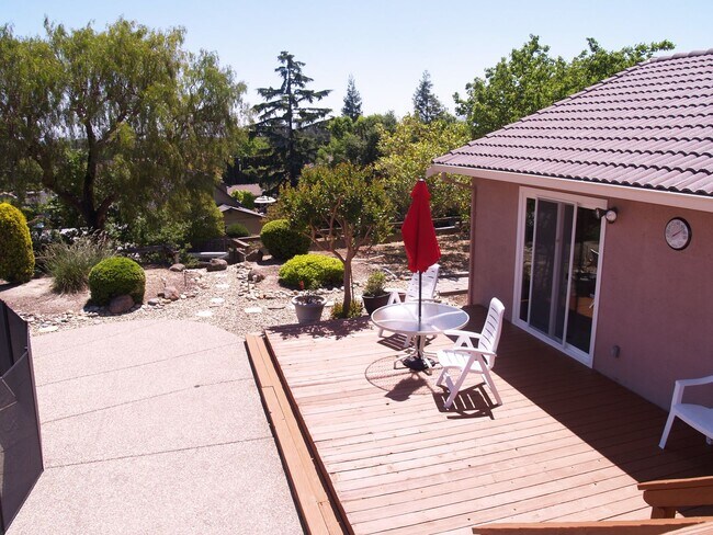 Building Photo - Beautiful West Dublin Home with Spectacula...