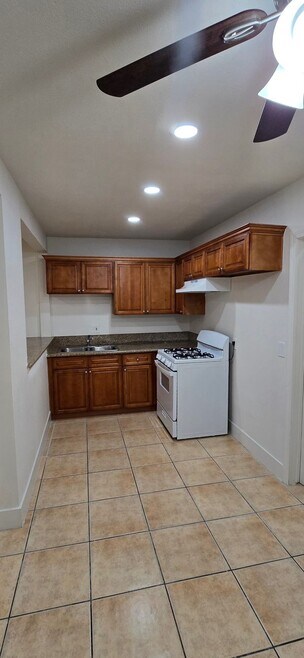 Building Photo - 13926 La Mirada Blvd