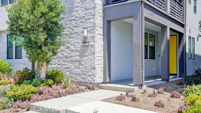 Building Photo - 137 Mirth